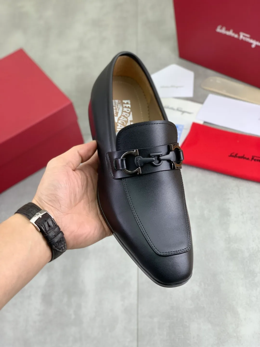Men's men's shoes 💰P600💰[New model] High quality water-dyed cowhide 🆘[Salvatore Ferragamo] Ferragamo's latest casual business leather shoes for men! Listed simultaneously! The fabric is made of specially imported original calfskin, and the interior is made of imported water-dyed cowhide. It is absolutely luxurious and leads the fashion trend. High-end rubber outsole, size: 38-44 (45 and 46 can be customized) 5️⃣ colors available